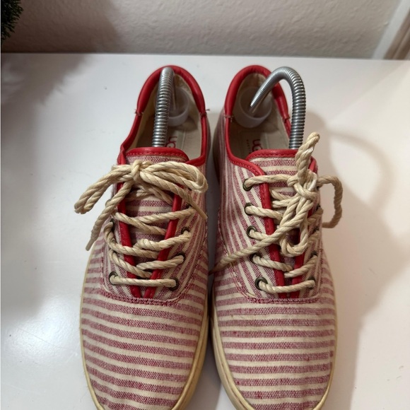 Ugg - Picture 4 of 9